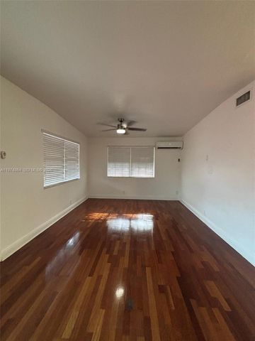 183 E 44th St, Hialeah, FL 33013