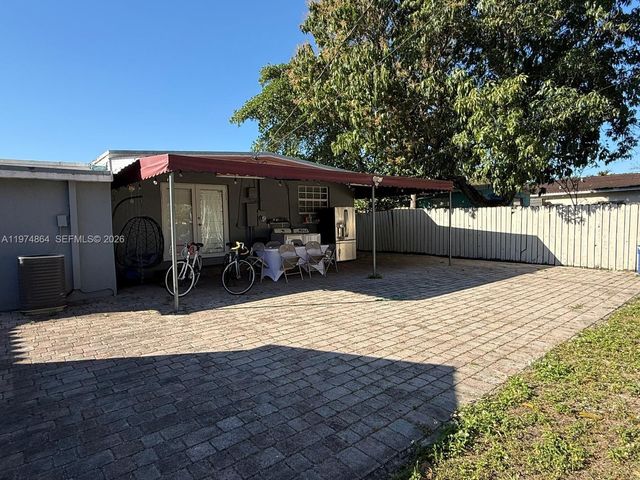 183 E 44th St, Hialeah, FL 33013