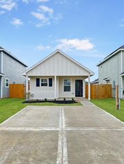16818 N Marie Village Drive, Conroe, TX 77306