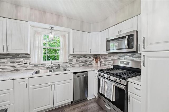 5107 N Highland Avenue, Kansas City, MO 64118