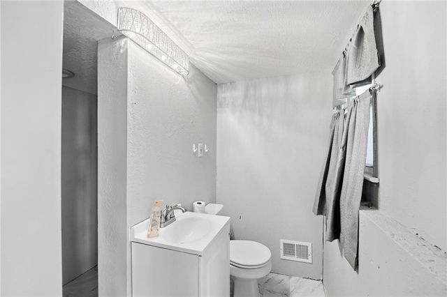 5107 N Highland Avenue, Kansas City, MO 64118