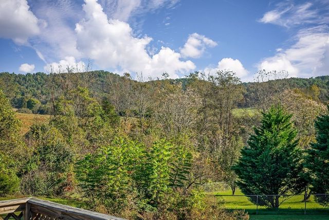 1945 Golden Mountain Rd, Sparta, TN 38583