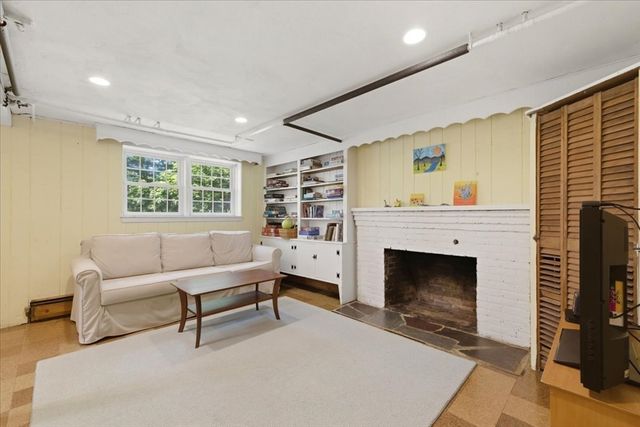 42 Birchtree Dr, Westwood, MA 02090