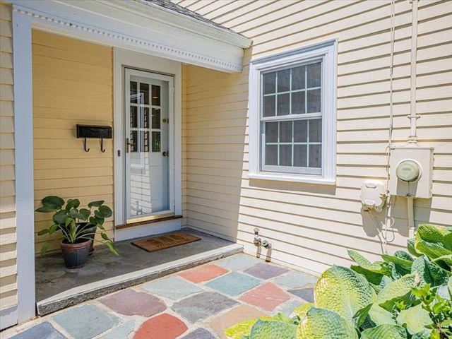 42 Birchtree Dr, Westwood, MA 02090