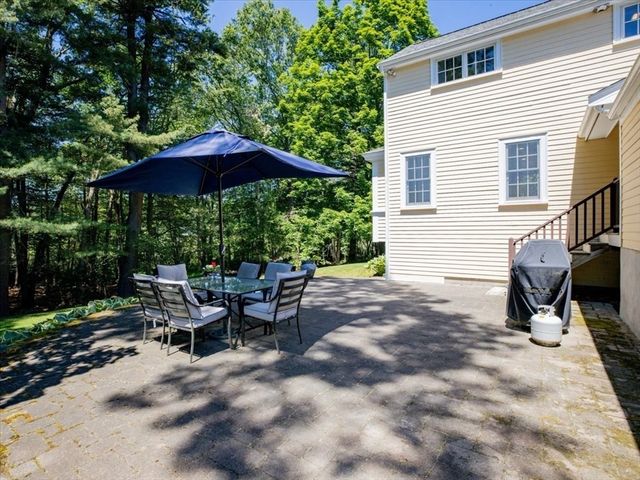 42 Birchtree Dr, Westwood, MA 02090