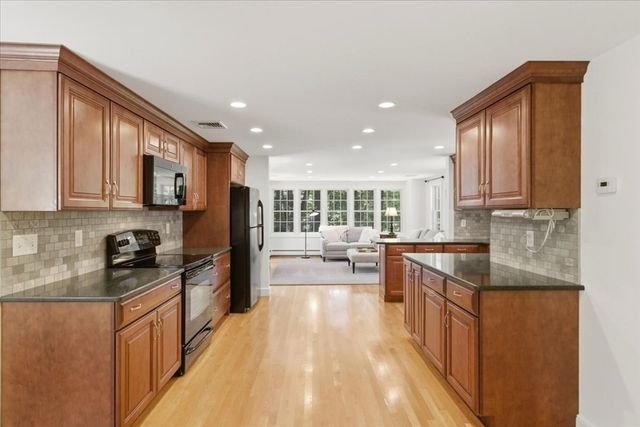 42 Birchtree Dr, Westwood, MA 02090