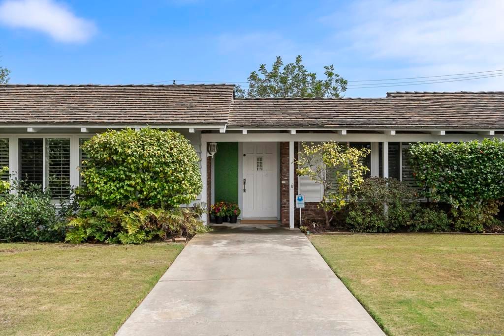 Image 1 of property listing at 1865 El Camino Del Teatro, La Jolla, CA 92037