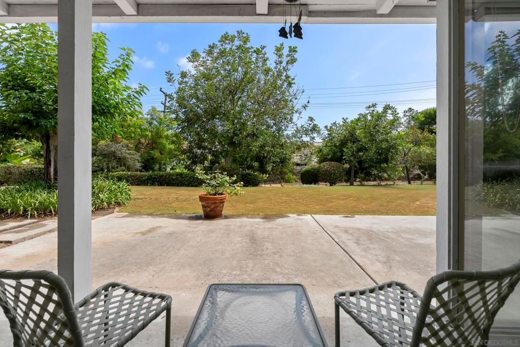 Image 2 of property listing at 1865 El Camino Del Teatro, La Jolla, CA 92037