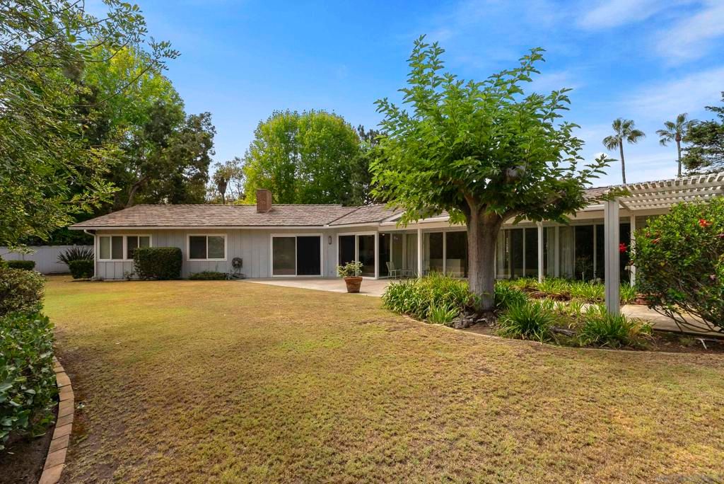 Image 4 of property listing at 1865 El Camino Del Teatro, La Jolla, CA 92037