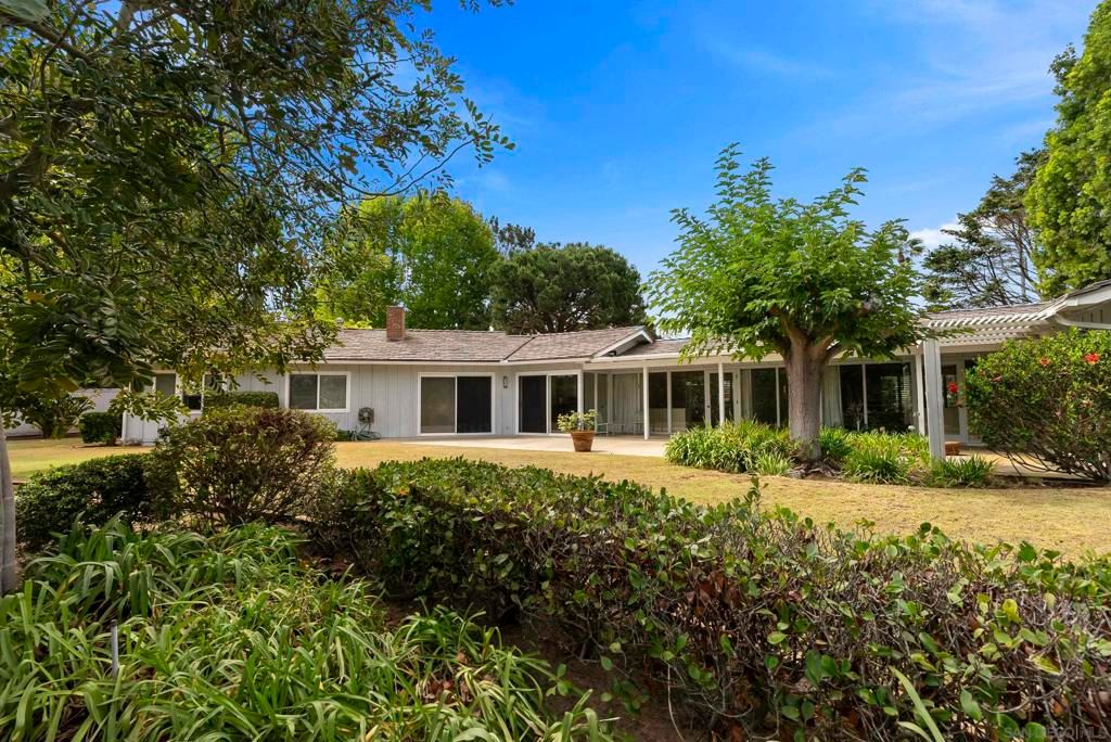 Image 5 of property listing at 1865 El Camino Del Teatro, La Jolla, CA 92037