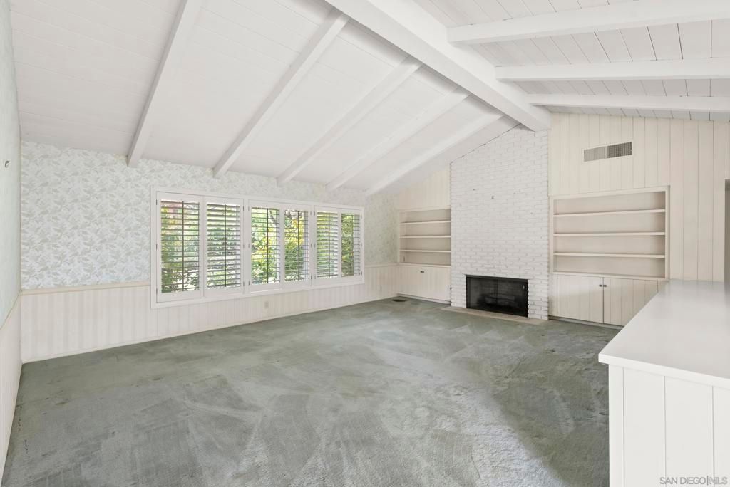 Image 6 of property listing at 1865 El Camino Del Teatro, La Jolla, CA 92037