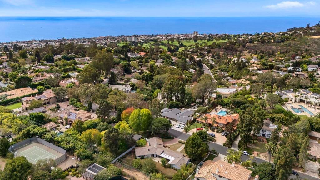 Image 8 of property listing at 1865 El Camino Del Teatro, La Jolla, CA 92037