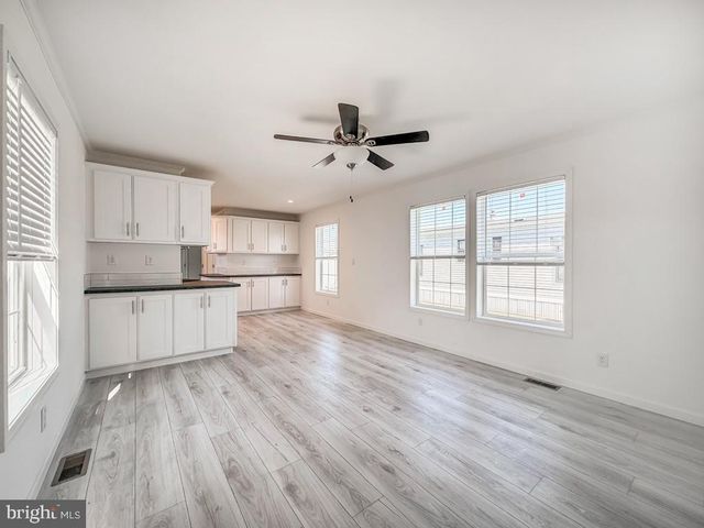 209 JOHNSON DR, Fairless Hills, PA 19030