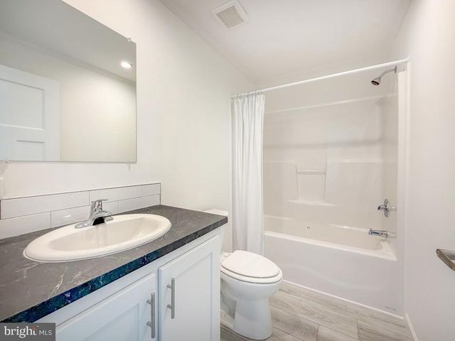 209 JOHNSON DR, Fairless Hills, PA 19030