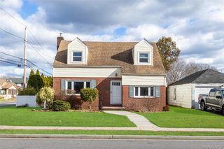 152 Charles Street Floor 1, Lynbrook, NY 11563