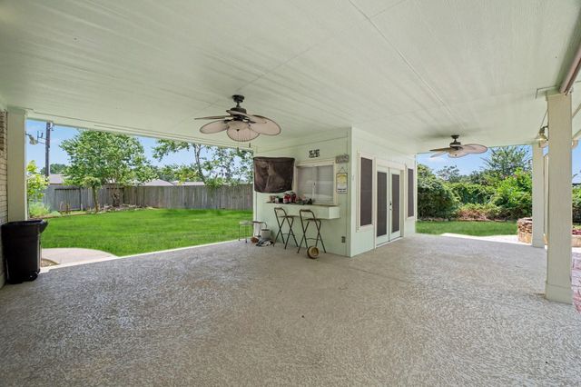 17303 Village Breeze Drive, Tomball, TX 77377
