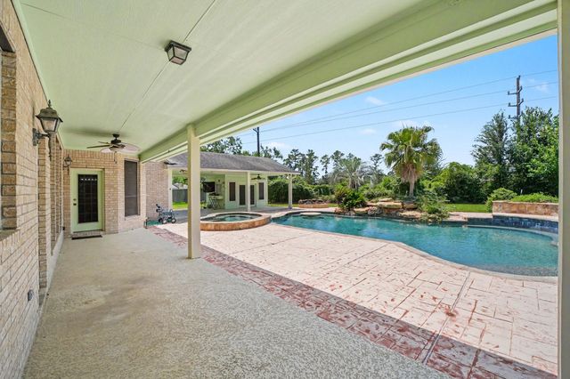 17303 Village Breeze Drive, Tomball, TX 77377