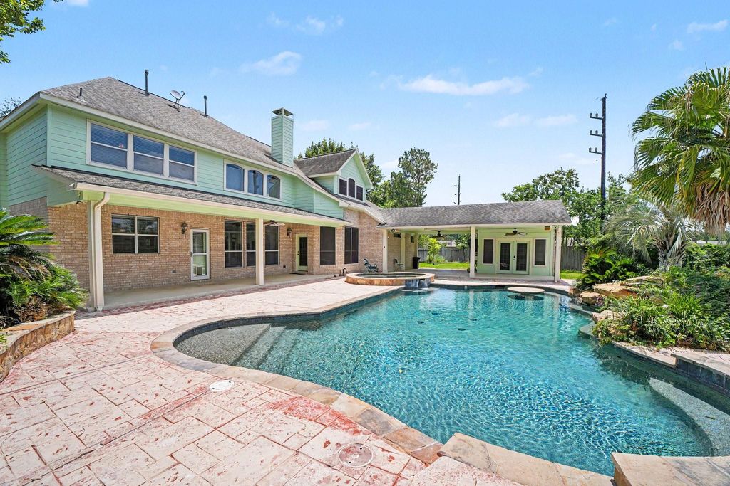 17303 Village Breeze Drive, Tomball, TX 77377