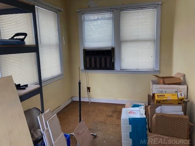 8442 Central Street, Center Line, MI 48015