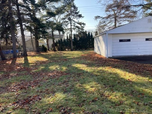 8442 Central Street, Center Line, MI 48015