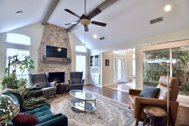 1406 Kingspark Dr, Tyler, TX 75703