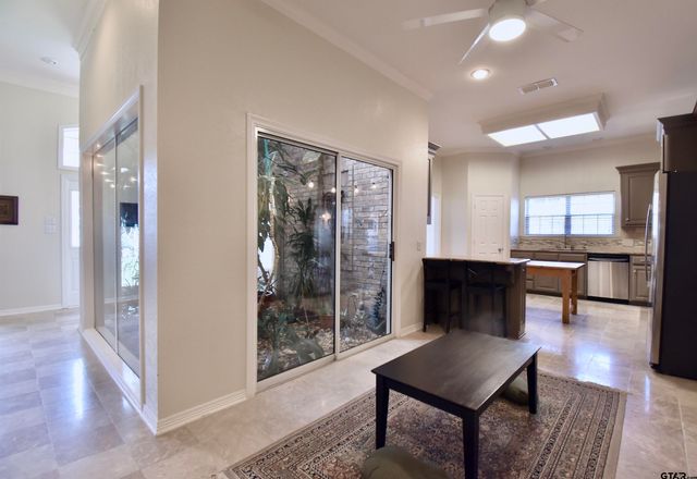 1406 Kingspark Dr, Tyler, TX 75703