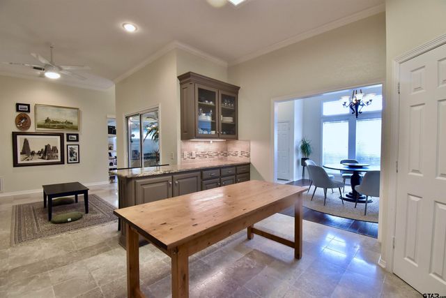 1406 Kingspark Dr, Tyler, TX 75703