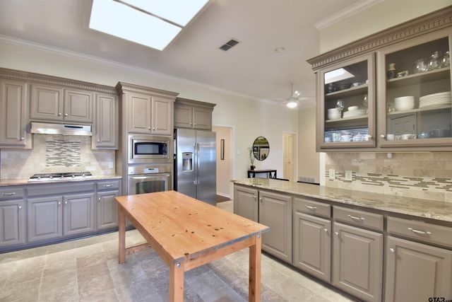 1406 Kingspark Dr, Tyler, TX 75703