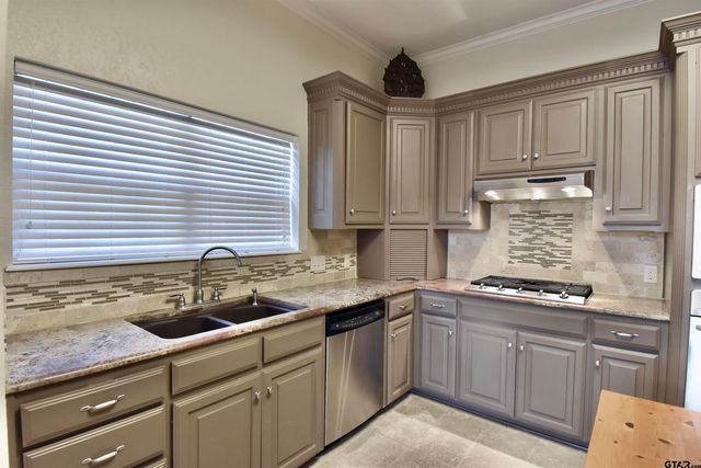 1406 Kingspark Dr, Tyler, TX 75703