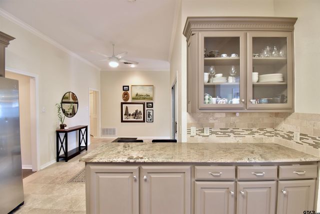 1406 Kingspark Dr, Tyler, TX 75703
