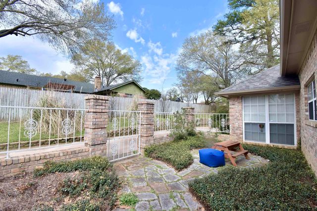 1406 Kingspark Dr, Tyler, TX 75703