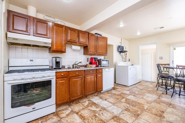 26536 PALMER Boulevard, Madison Heights, MI 48071