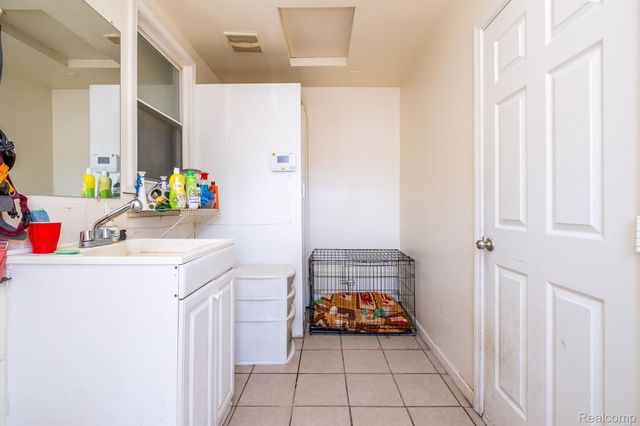 26536 PALMER Boulevard, Madison Heights, MI 48071