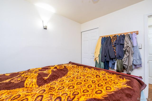 26536 PALMER Boulevard, Madison Heights, MI 48071