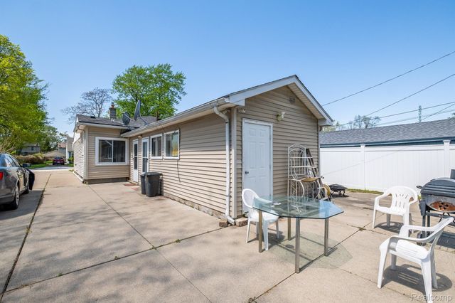 26536 PALMER Boulevard, Madison Heights, MI 48071