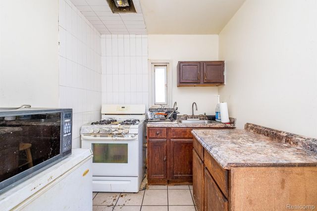 26536 PALMER Boulevard, Madison Heights, MI 48071