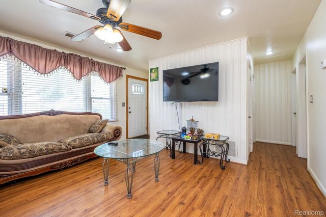 26536 PALMER Boulevard, Madison Heights, MI 48071