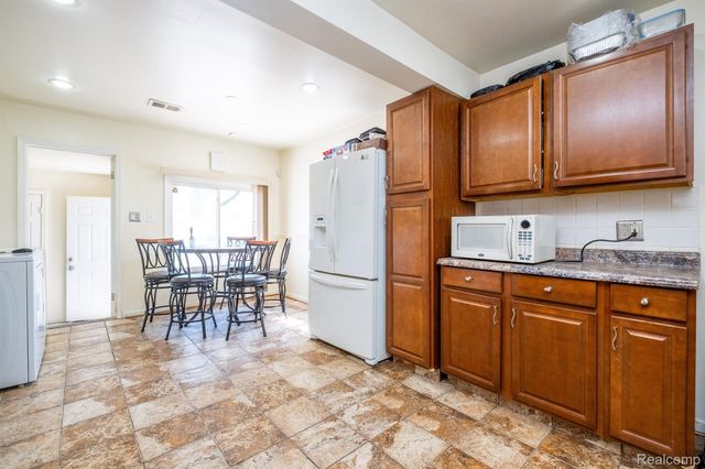 26536 PALMER Boulevard, Madison Heights, MI 48071