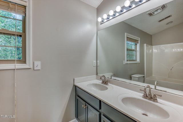 329 Chestnut Grove Church Road, Jonesborough, TN 37659