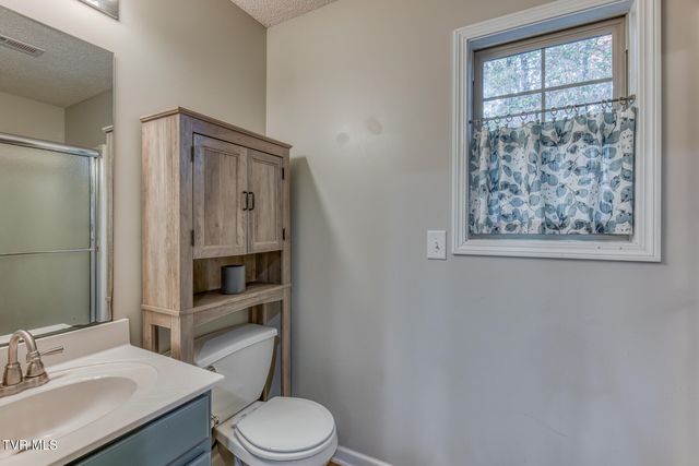 329 Chestnut Grove Church Road, Jonesborough, TN 37659