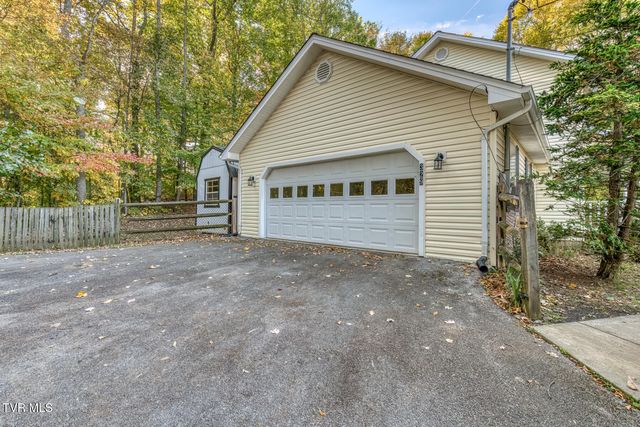 329 Chestnut Grove Church Road, Jonesborough, TN 37659