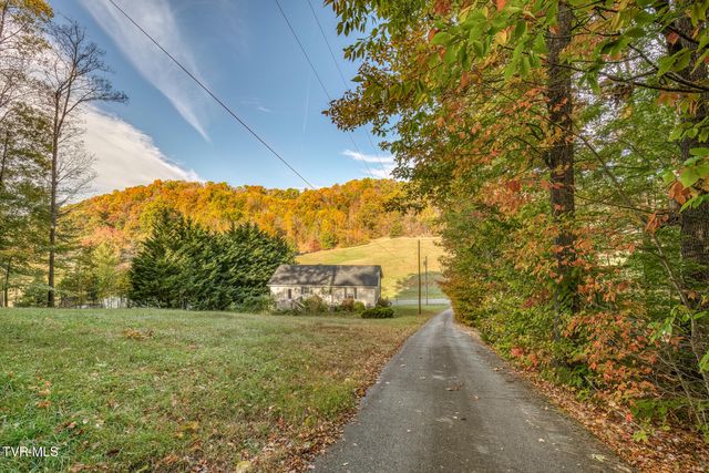 329 Chestnut Grove Church Road, Jonesborough, TN 37659