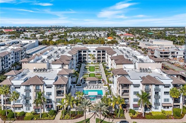 1135 3rd Ave S 318, Naples, FL 34102