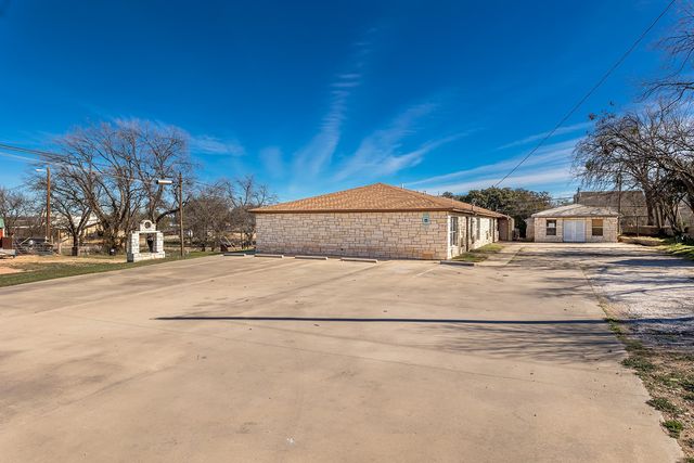 104 E 5th Street, Brady, TX 76825