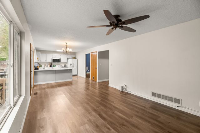 1361 S 50th Place, West Des Moines, IA 50265