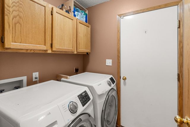 1361 S 50th Place, West Des Moines, IA 50265