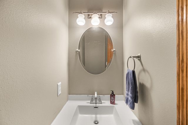 1361 S 50th Place, West Des Moines, IA 50265