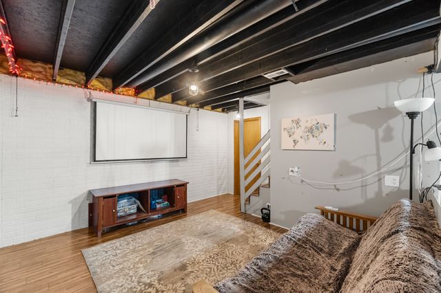 1361 S 50th Place, West Des Moines, IA 50265