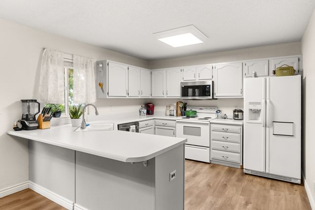 1361 S 50th Place, West Des Moines, IA 50265