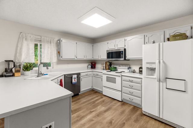 1361 S 50th Place, West Des Moines, IA 50265